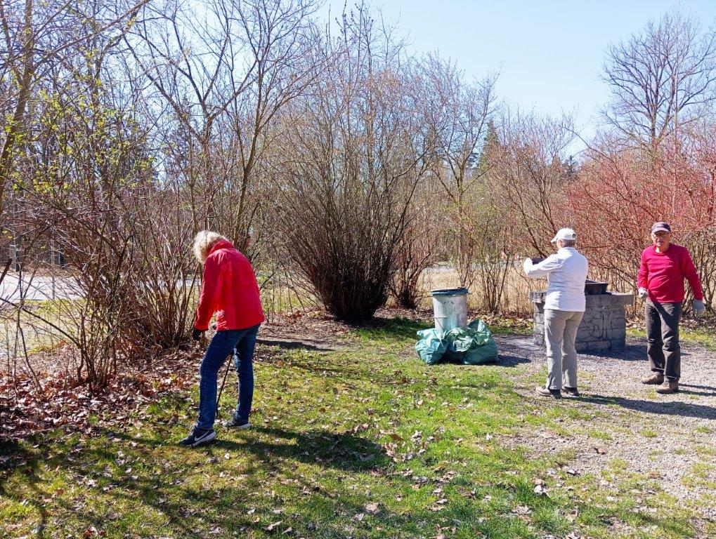 „Müll-Sammler“ im Stadtwald – Feuerstelle